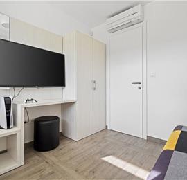 5 bedroom beachfront villa with heated pool near Omis, sleeps 9